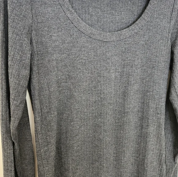 Reitmans Grey Ribbed Longsleeve T - Picture 2 of 5